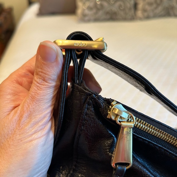 Hobo International Brand Shoulder Bag in distressed Black Leather - Picture 10 of 14